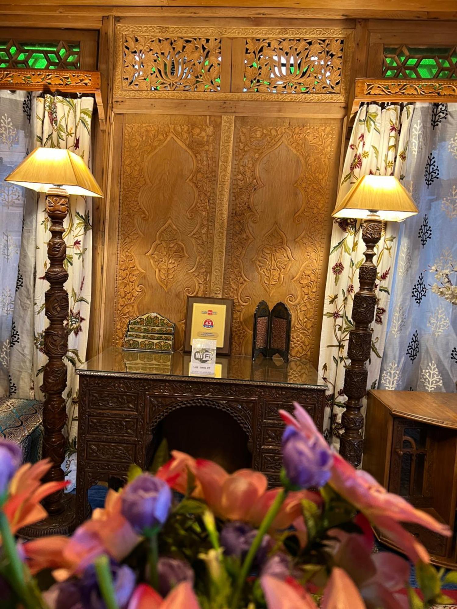 Srīnagar Young Bombay Premium Heritage Houseboat מראה חיצוני תמונה